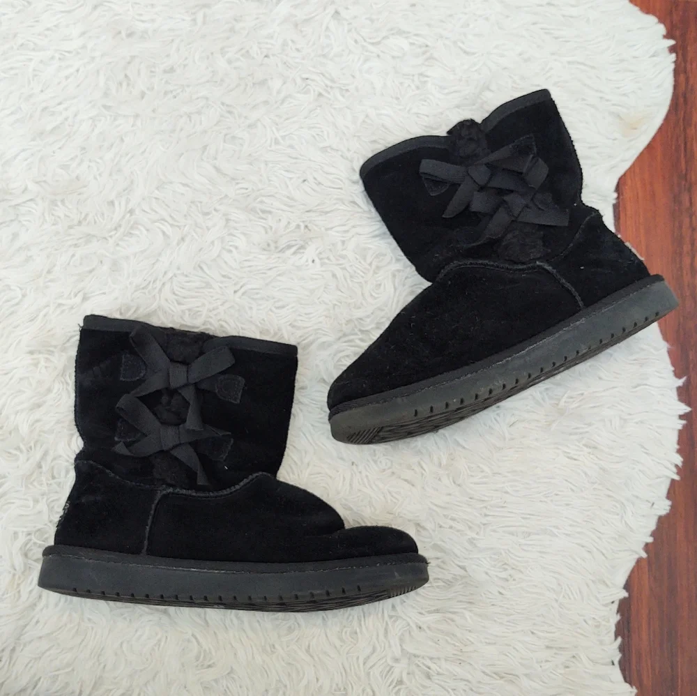 Kookaburra By Ugg Victoria Short Bow Boots Black
